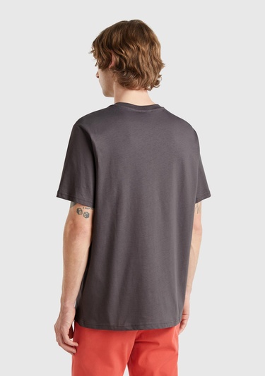  Erkek Antrasit %100 Koton Benetton Logolu Bisiklet Yaka T-Shirt