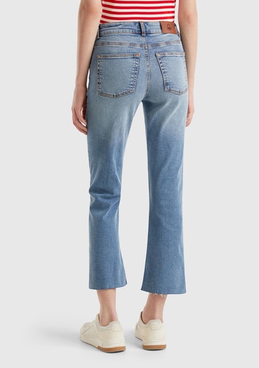  Kadın Açık Mavi Streç Pamuklu Paçası Kesik Geniş Paça Denim Pantolon