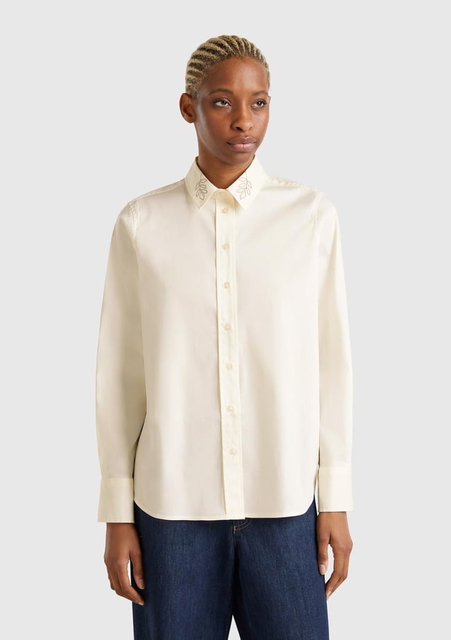  Kadın Krem Koton Karışımlı Yakası İşlemeli Regular Fit Gömlek