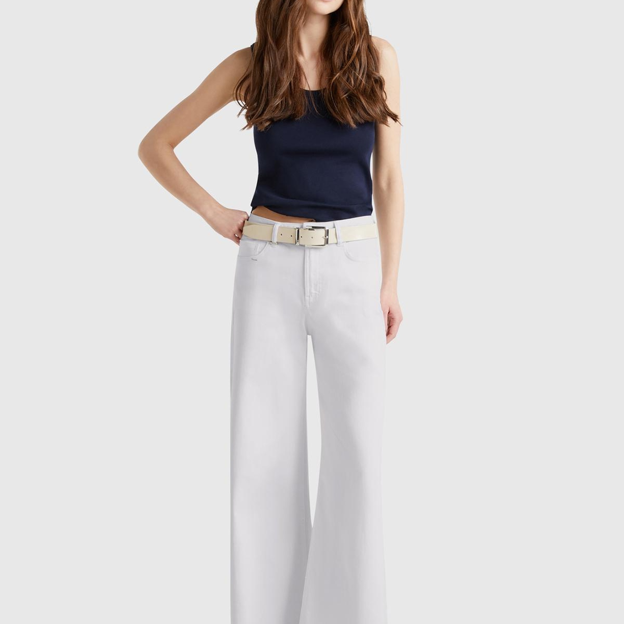 Kadın Beyaz Streç Pamuklu Arkası Logo Etiketli Bol Kesim Pantolon