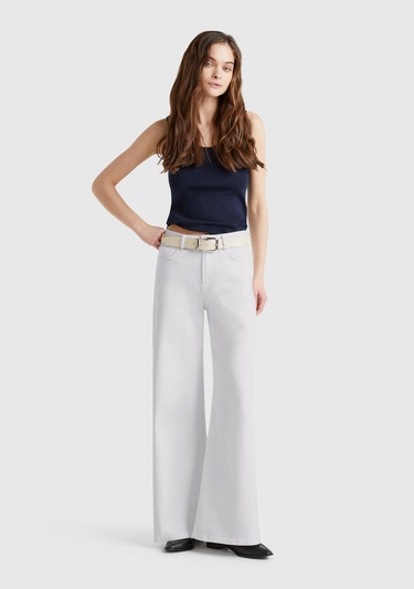  Kadın Beyaz Streç Pamuklu Arkası Logo Etiketli Bol Kesim Pantolon