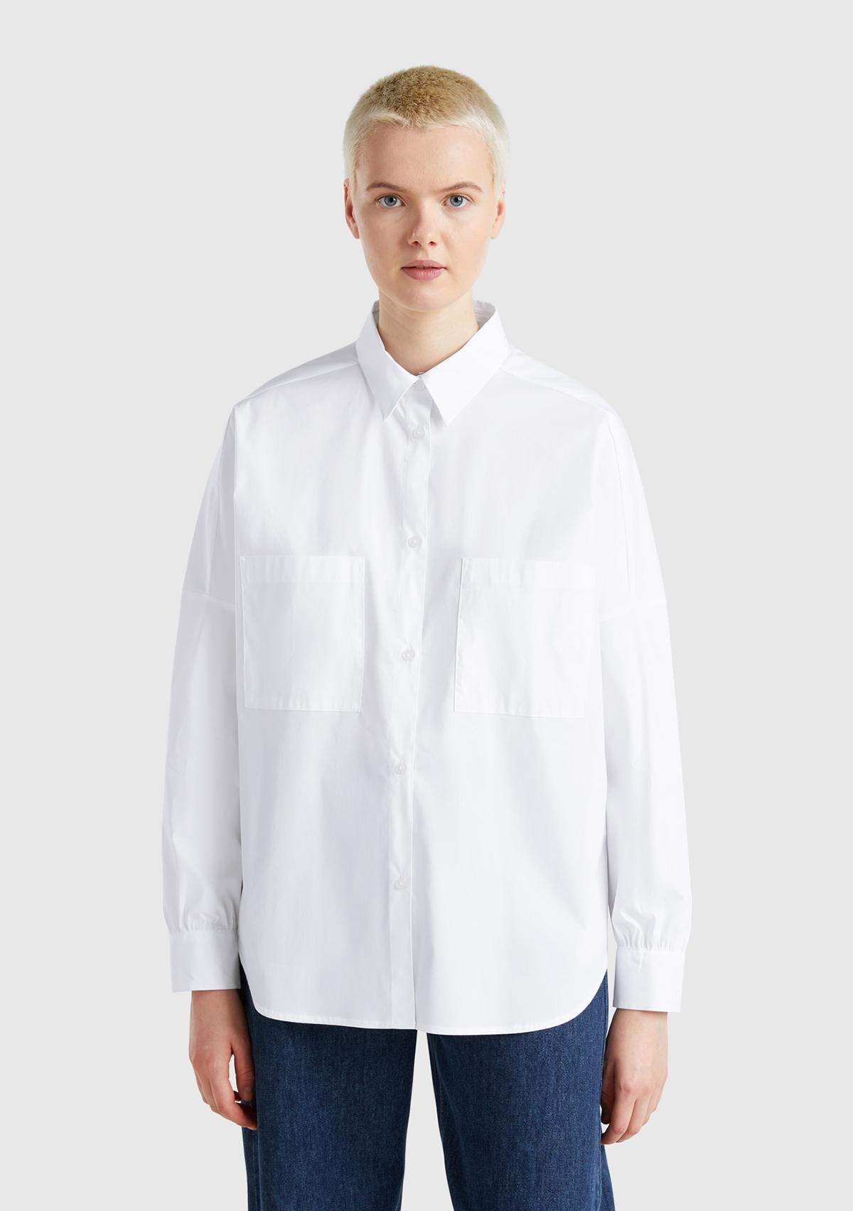  Kadın Beyaz Pamuk Karışımlı Kolu Büzgülü Düşük Omuzlu Oversize Gömlek