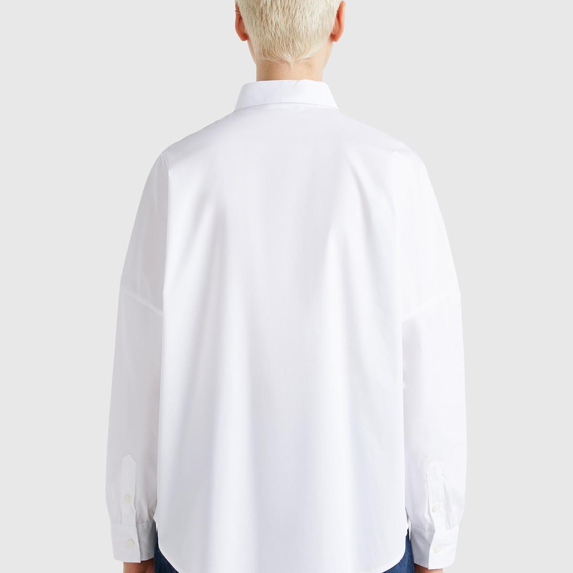 Kadın Beyaz Pamuk Karışımlı Kolu Büzgülü Düşük Omuzlu Oversize Gömlek