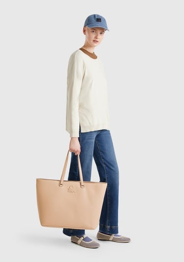  Kadın Bej Eskitme Efektli Kabartma Logolu Fermuarlı Geniş Tote Çanta
