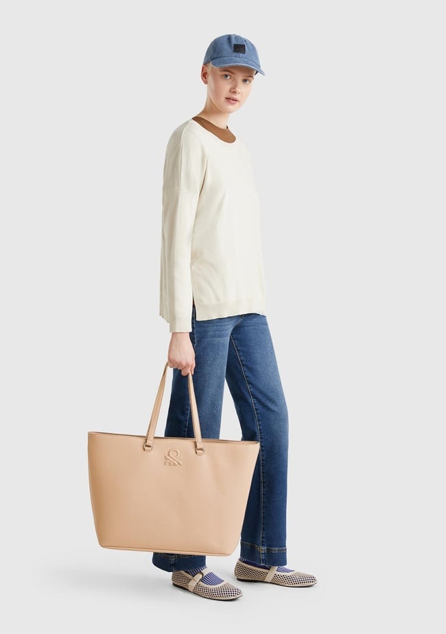  Kadın Bej Eskitme Efektli Kabartma Logolu Fermuarlı Geniş Tote Çanta