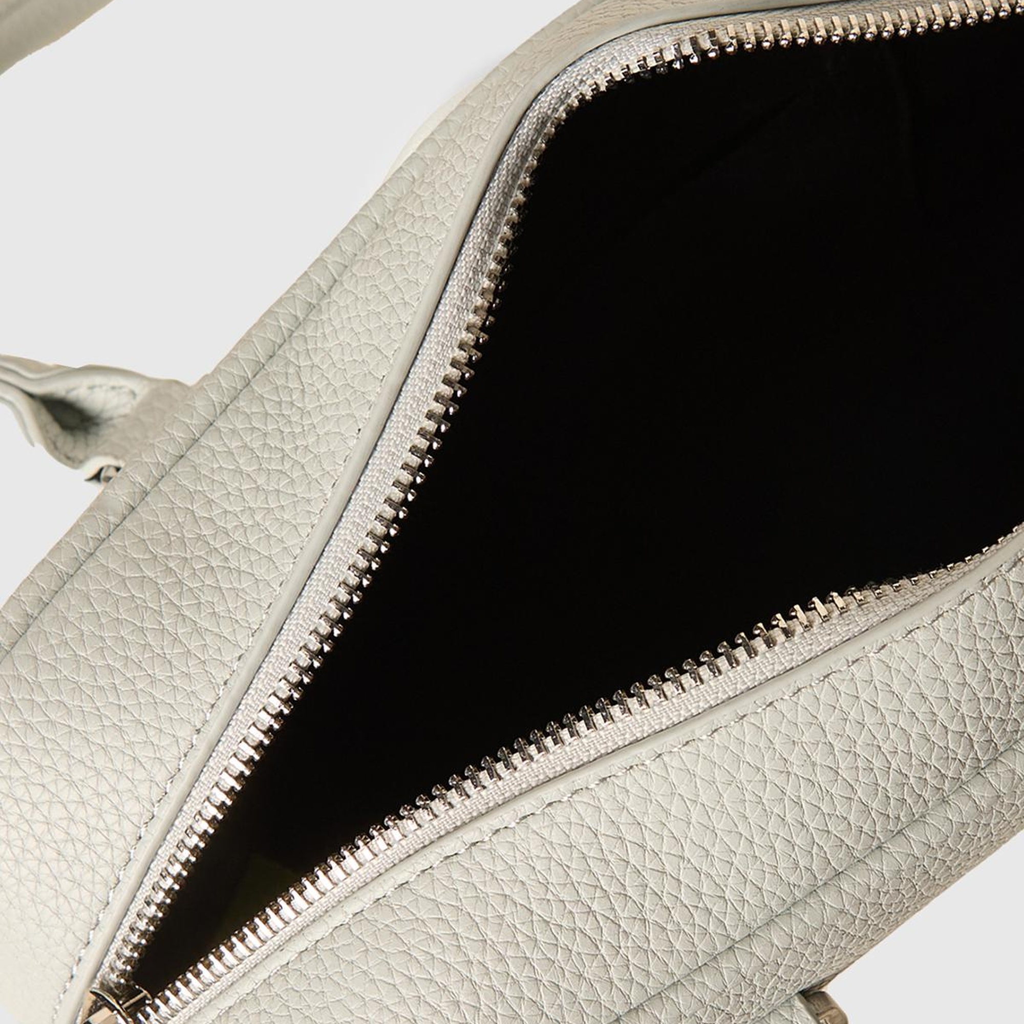 Kadın Açık Mavi Kabartma Logolu Çift Saplı Omuz Çantası