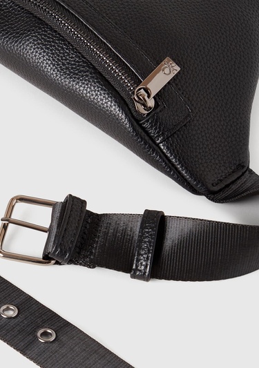  Erkek Siyah Eskitme Efektli Önü Logo Yamalı Fermuarlı Bel Çantası