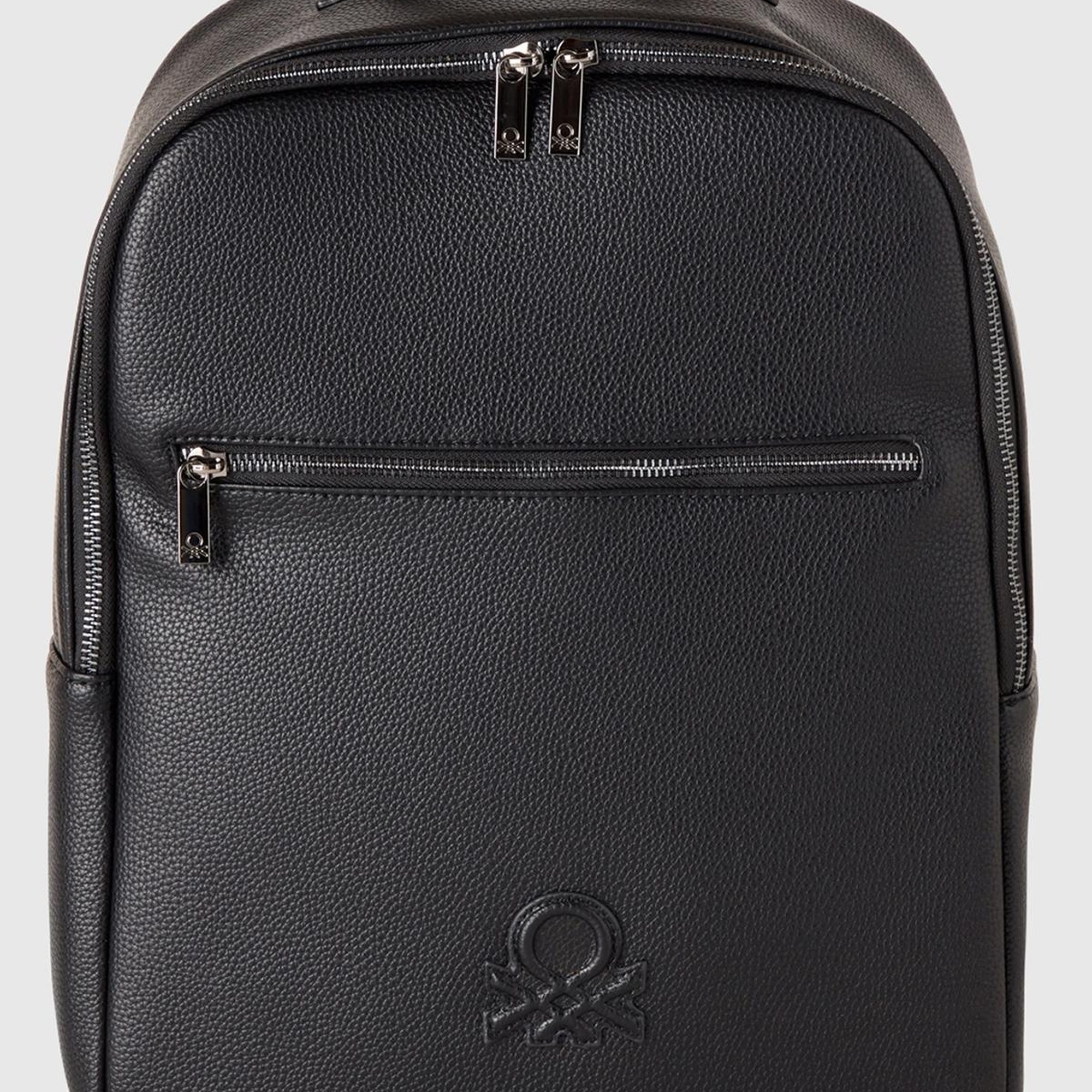 Erkek Siyah Eskitme Efektli Önü Logo Yamalı Fermuarlı Sırt Çantası