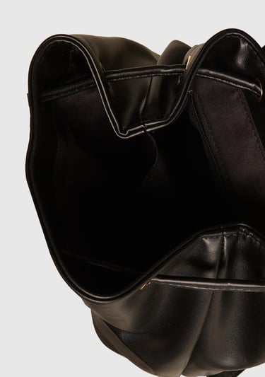  Kadın Siyah Napa Efektli 3D Logolu Büzme İpli Sırt Çantası