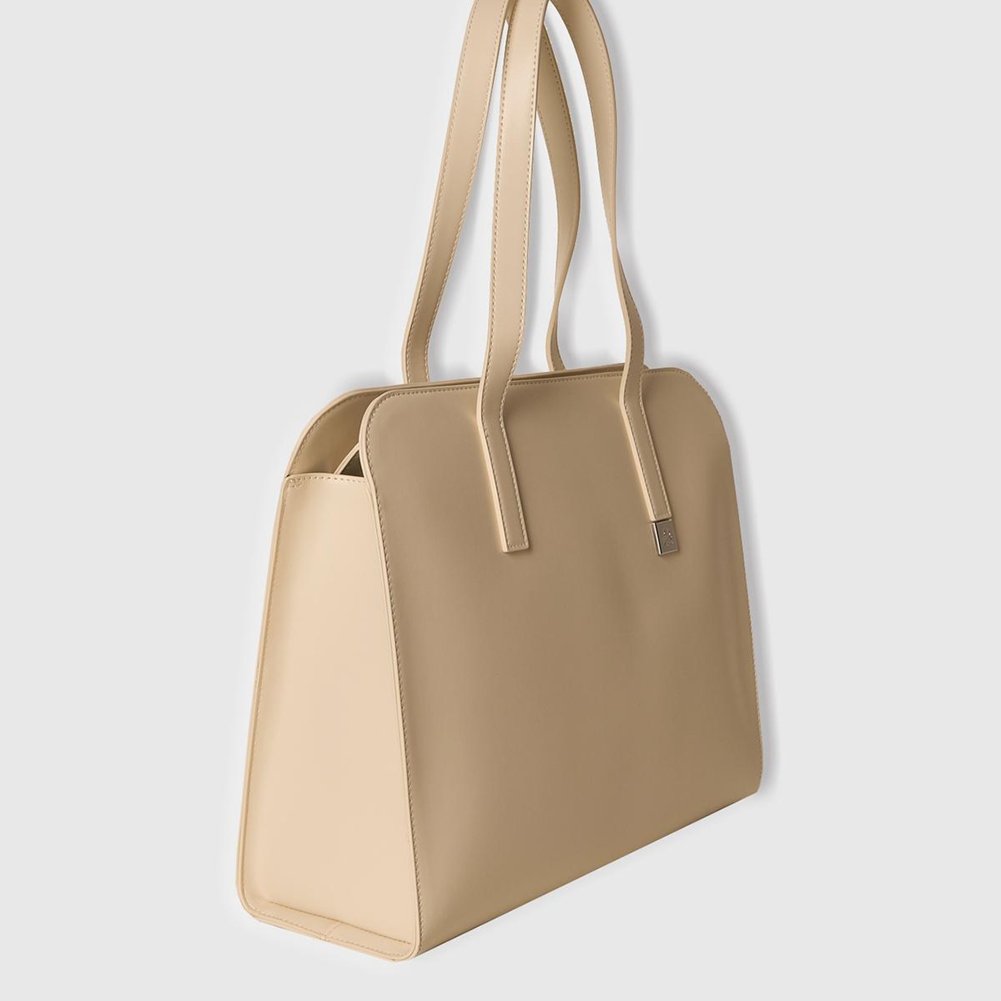 Kadın Taş Rengi Logo Detaylı Metal Plakalı Fermuarlı Geniş Tote Çanta