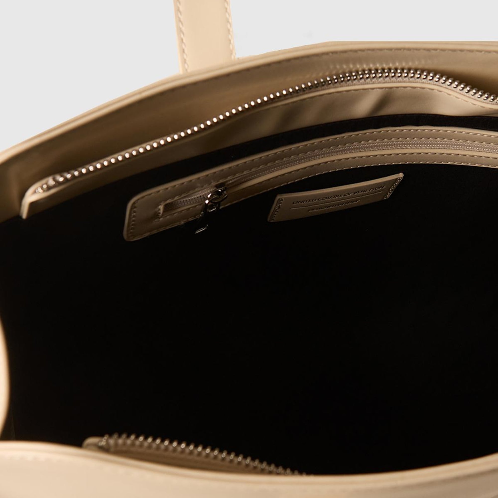 Kadın Taş Rengi Logo Detaylı Metal Plakalı Fermuarlı Geniş Tote Çanta