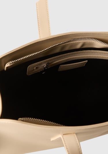  Kadın Taş Rengi Logo Detaylı Metal Plakalı Fermuarlı Geniş Tote Çanta