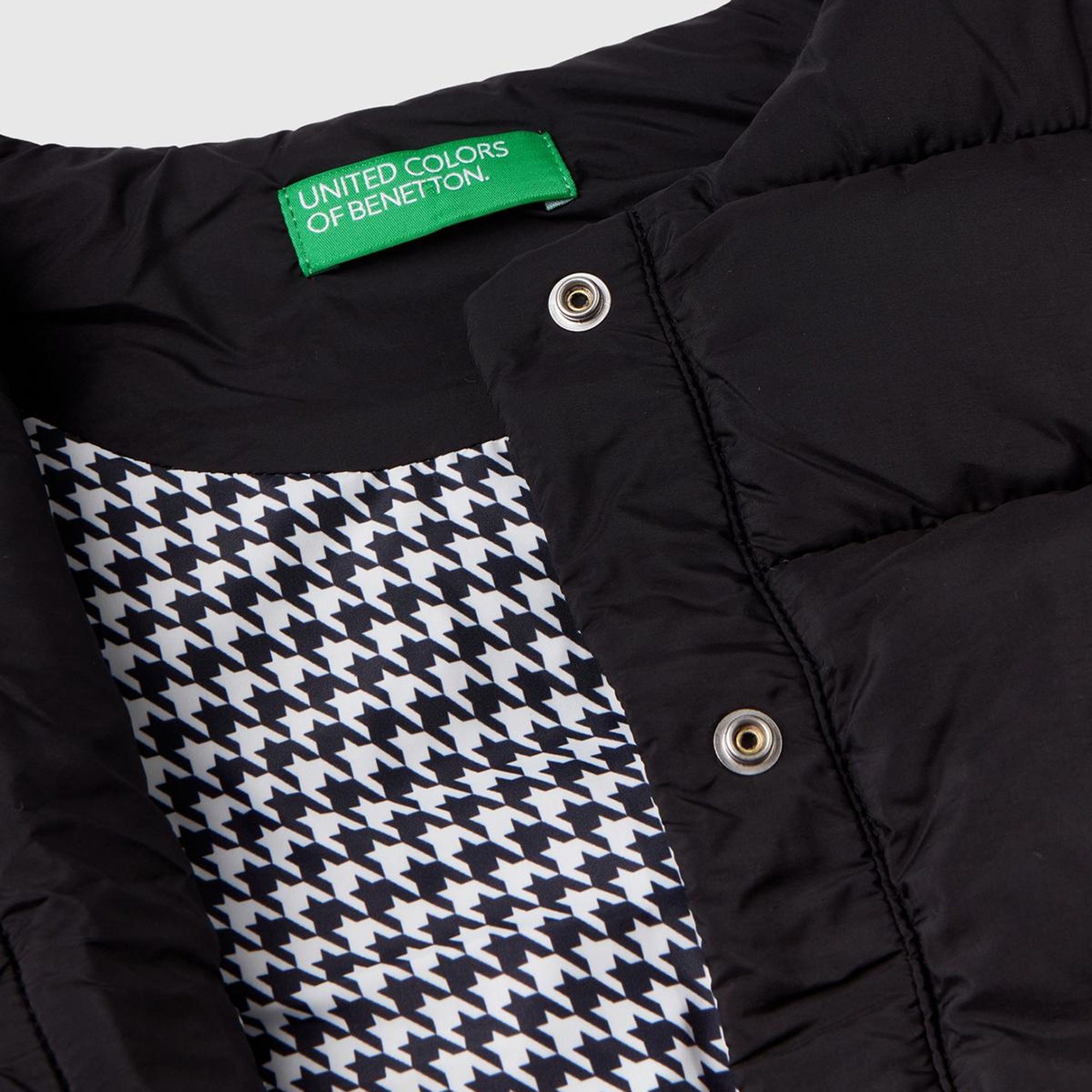 Kız Çocuk Siyah Düğmeli Pufa Yelek