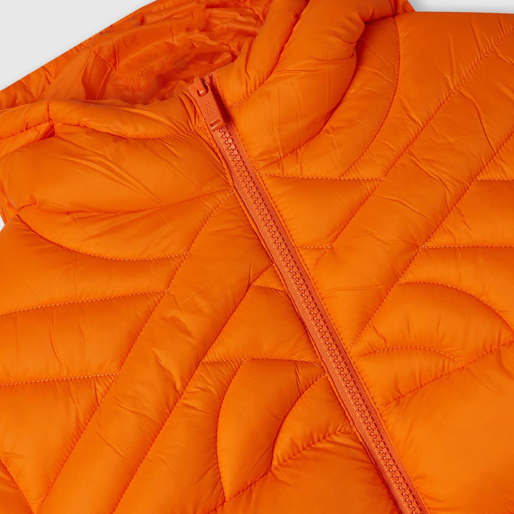 Erkek Çocuk Turuncu Benetton Logo İşlemeli Mont