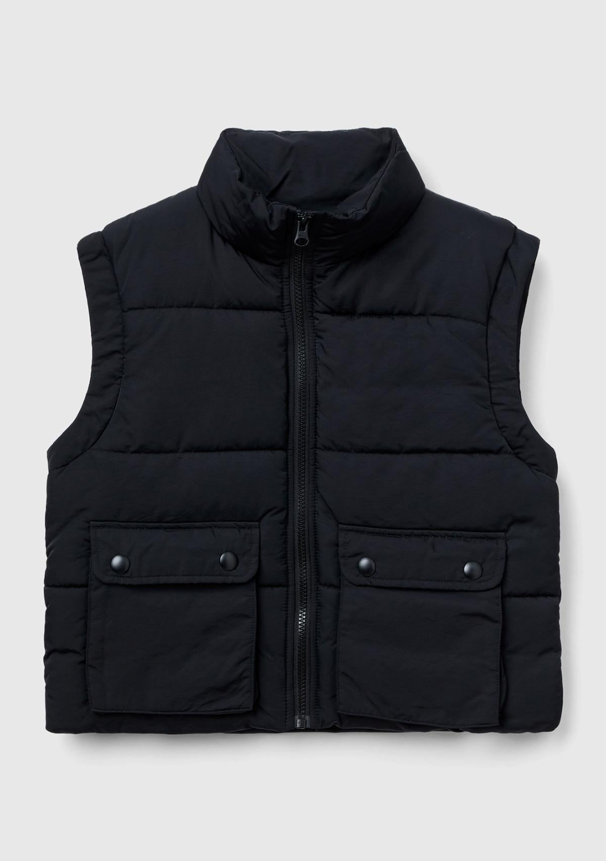  Erkek Çocuk Siyah Ceplerinde Düğme Detaylı Pufa Yelek