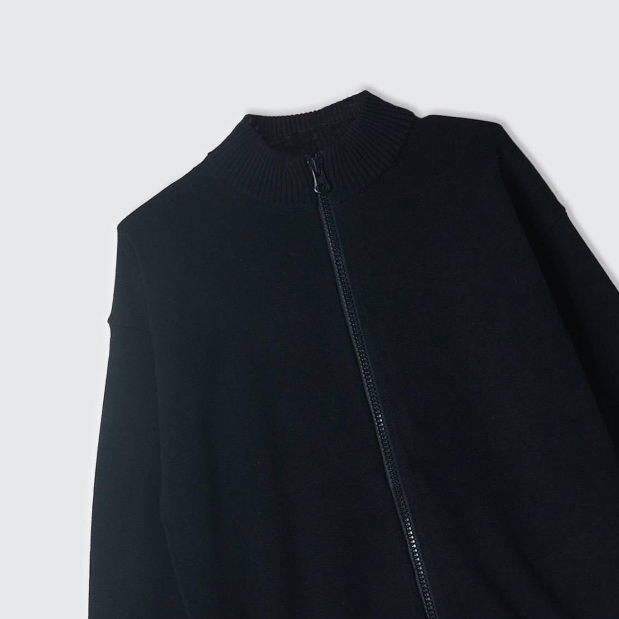 Erkek Çocuk Siyah Etek Ucu Logo Detaylı Fermuarlı Dik Yaka Hırka