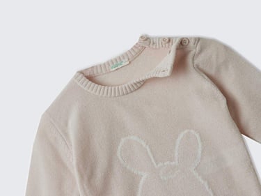  Bebek Toz Pembe Önü Tavşan İşlemeli Omzu Düğme Detaylı Bisiklet Yaka Kazak