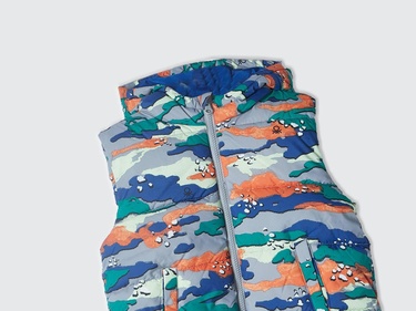  Erkek Çocuk Renkli Kamuflaj Fermuar Kapamalı Tamamı Desenli Kapüşonlu Yelek