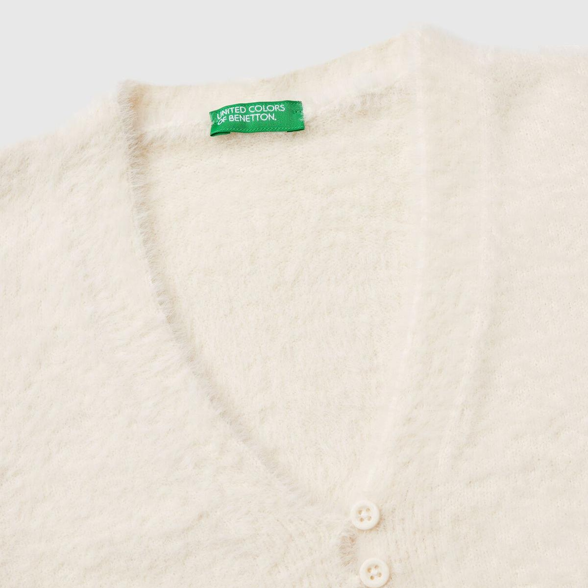 Kız Çocuk Ekru Önü 3 Düğmeli Yanları Yırtmaçlı Hırka