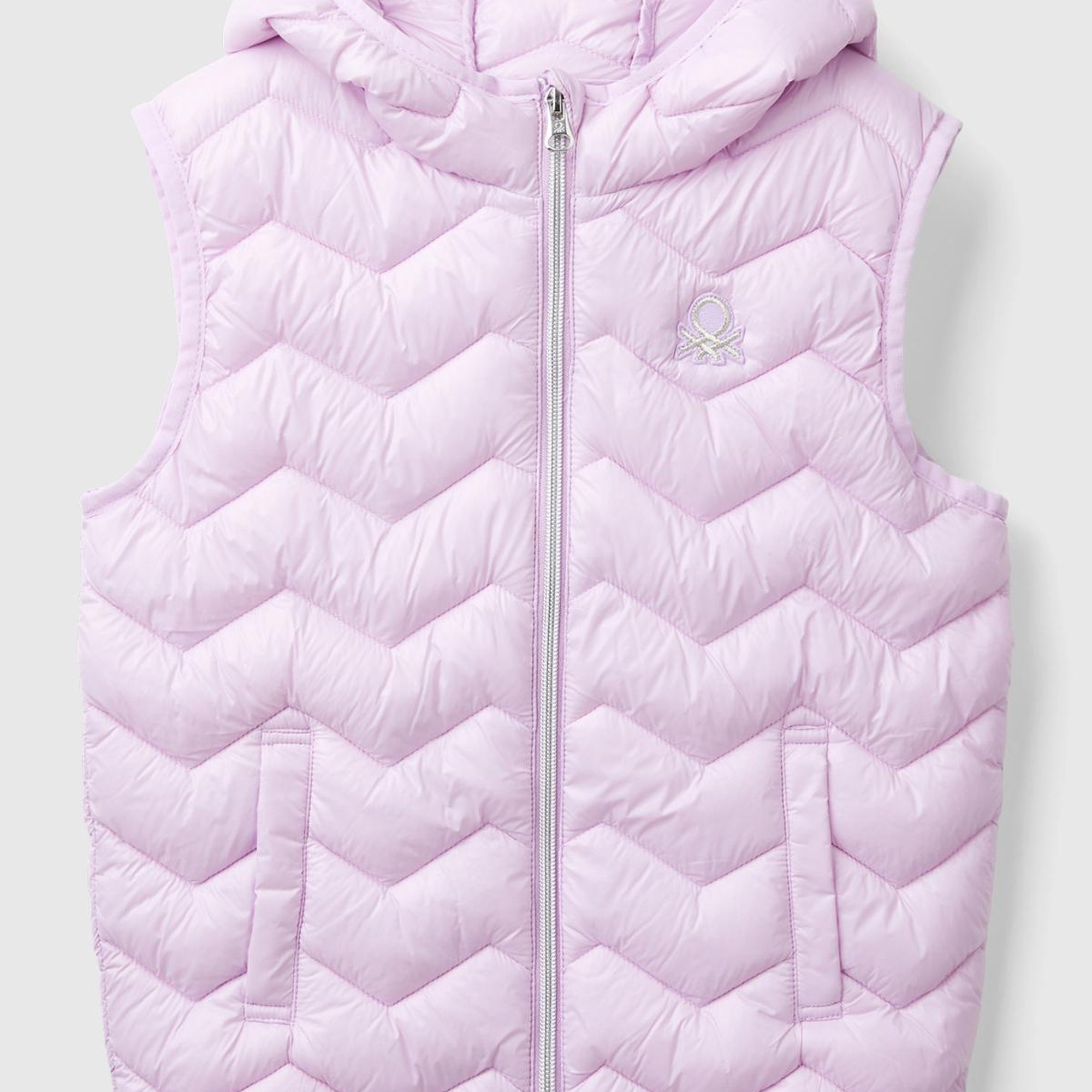 Kız Çocuk Lila Sol Göğsü Logo İşlemeli Yanları Cepli Kapüşonlu Pufa Yelek