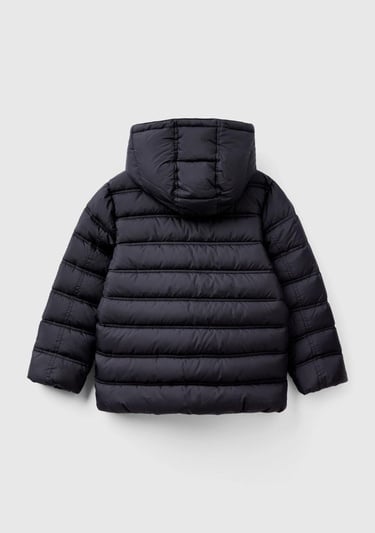  Erkek Çocuk Siyah Logo İşlemeli Pufa Mont