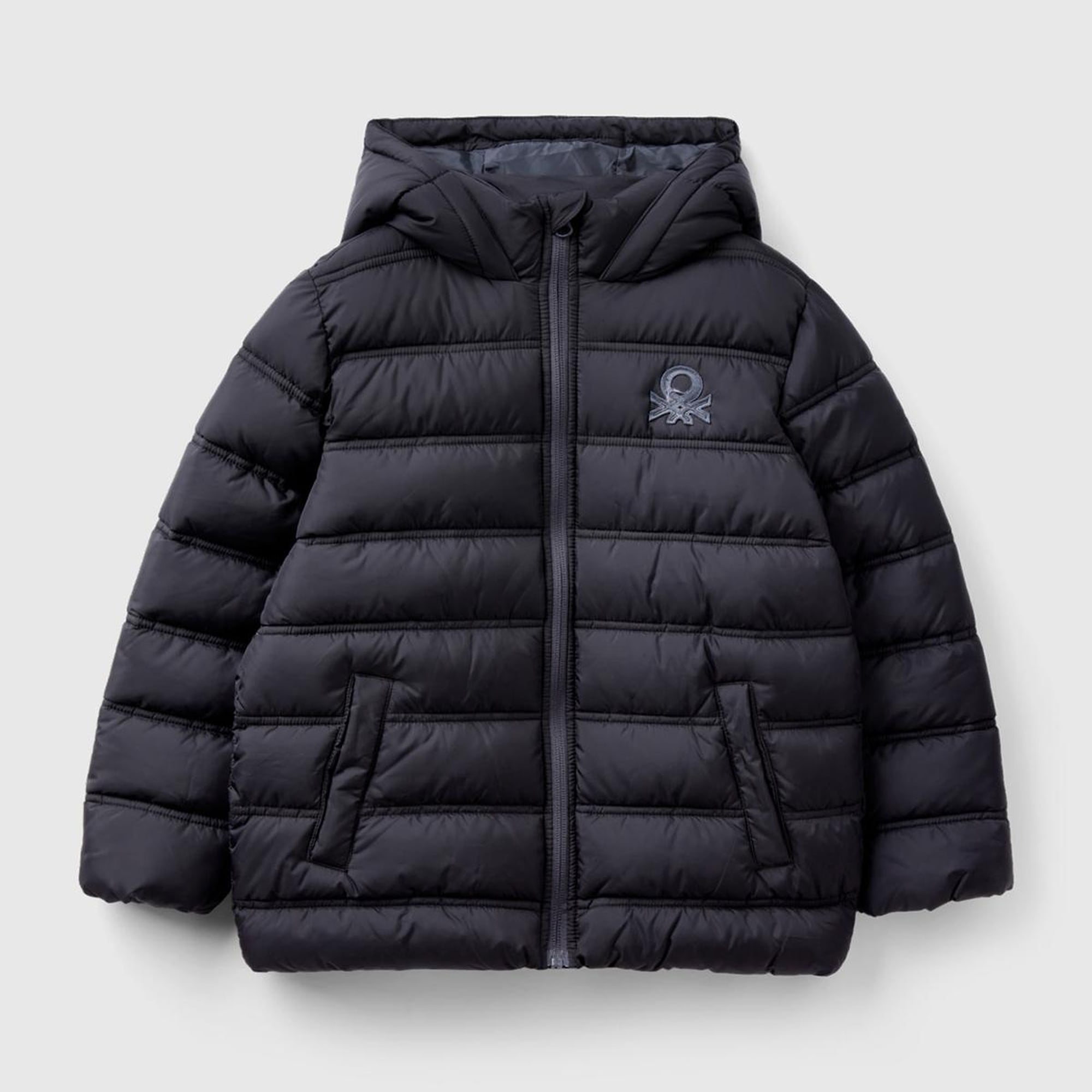 Erkek Çocuk Siyah Logo İşlemeli Pufa Mont