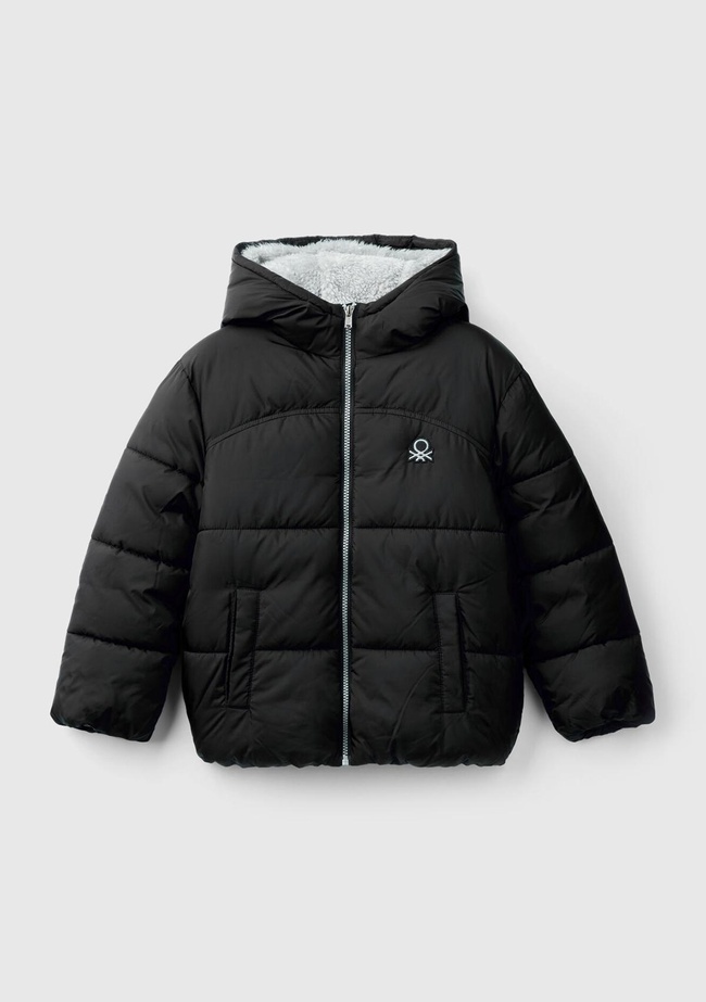  Erkek Çocuk Siyah Sol Göğsü Logo Yamalı Önü Cep Detaylı Pufa Mont
