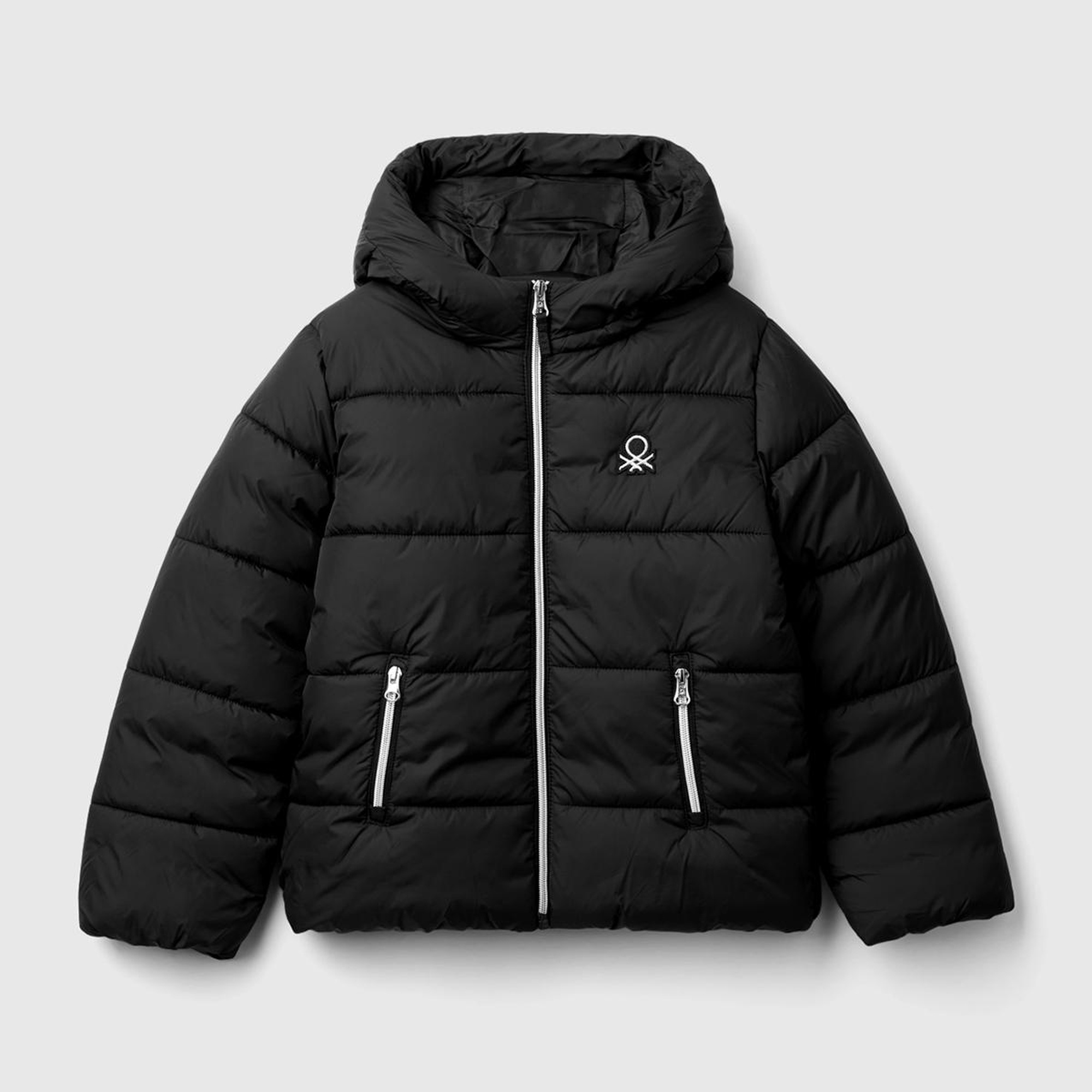 Kız Çocuk Siyah Sol Göğsü Logo İşlemeli Cepli Kapüşonlu Yüksek Yaka Mont