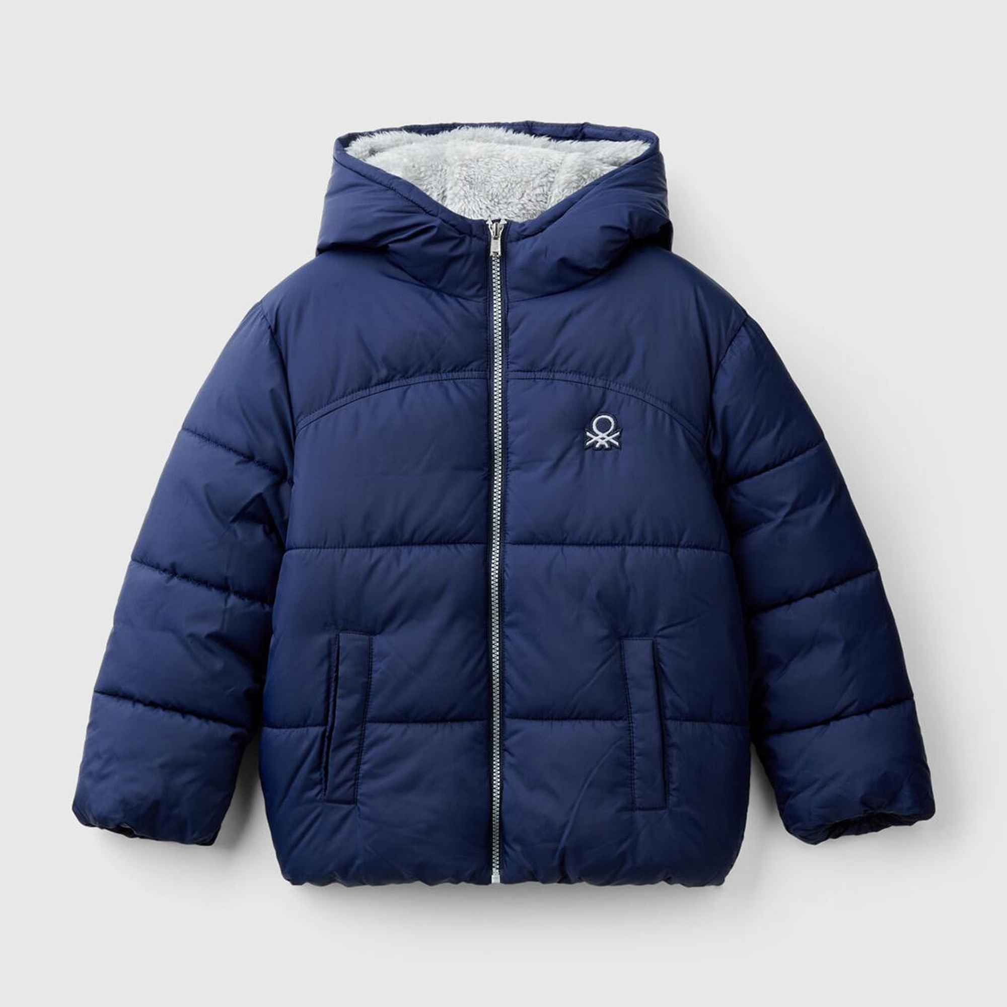 Erkek Çocuk Lacivert Sol Göğsü Logo Yamalı Önü Cep Detaylı Pufa Mont