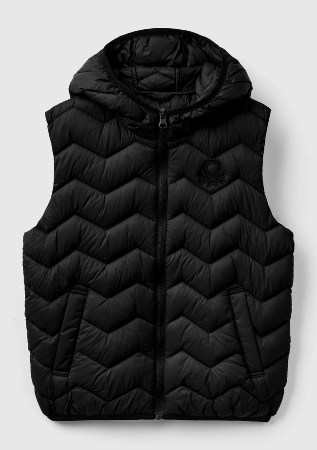  Erkek Çocuk Siyah Logo İşlemeli Pufa Yelek