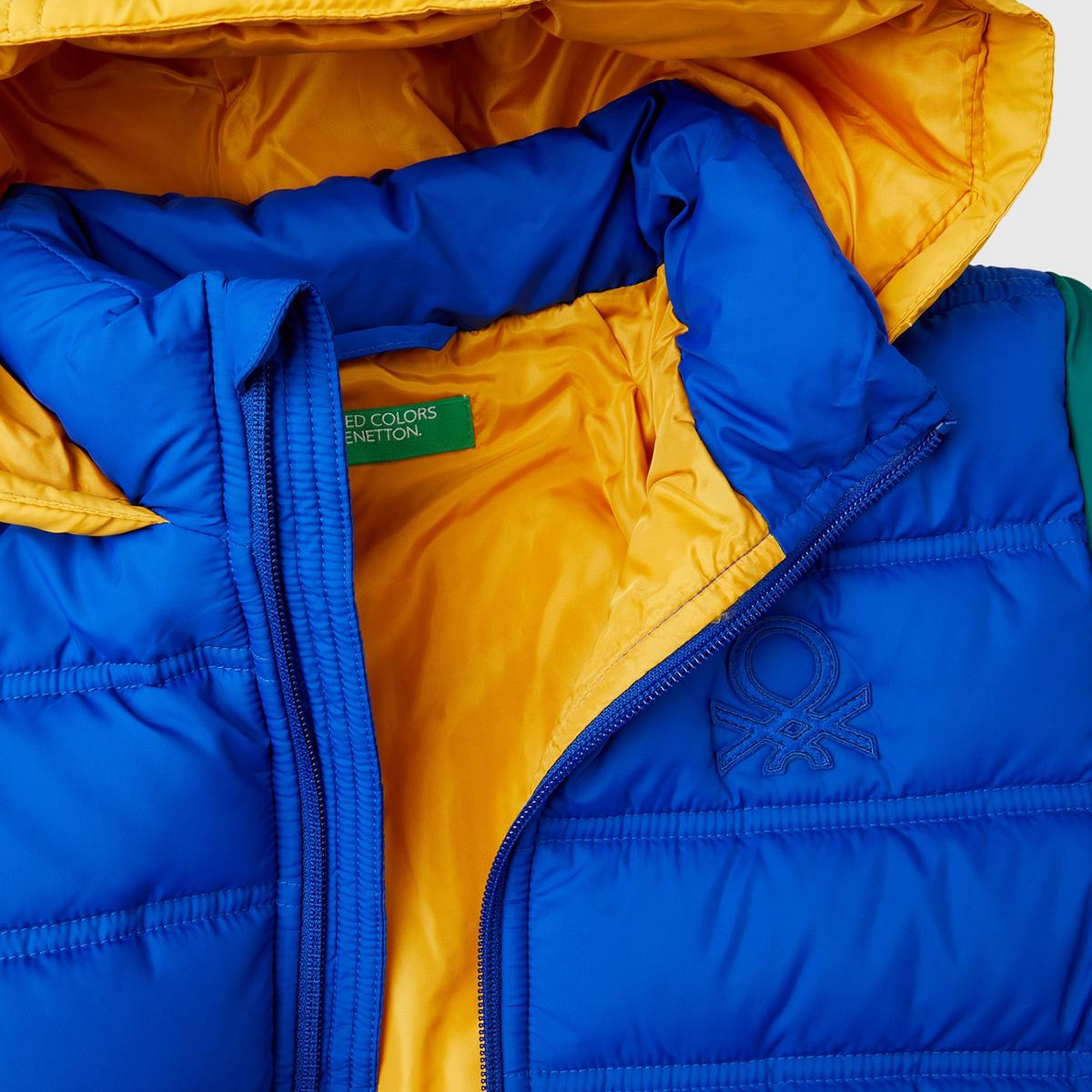 Erkek Çocuk Saks Mavi Logo İşlemeli Pufa Mont