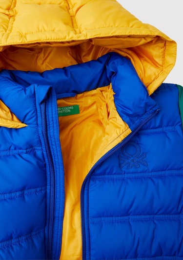  Erkek Çocuk Saks Mavi Logo İşlemeli Pufa Mont