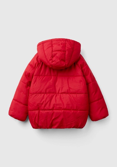  Erkek Çocuk Kırmızı Sol Göğsü Logo Yamalı Önü Cepli Kapüşonlu Fermuarlı Mont