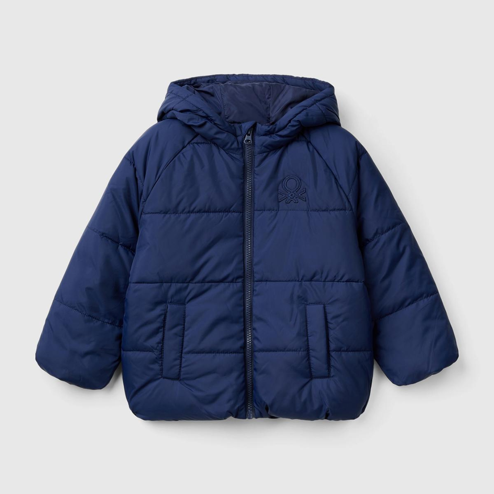 Erkek Çocuk Lacivert Sol Göğsü Logo Yamalı Önü Cepli Kapüşonlu Fermuarlı Mont