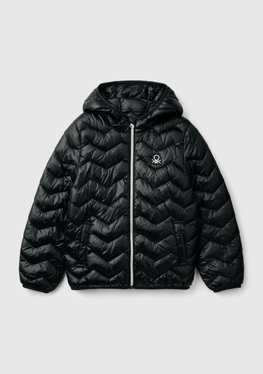  Kız Çocuk Siyah Logo İşlemeli Kapüşonlu İnce Pufa Mont