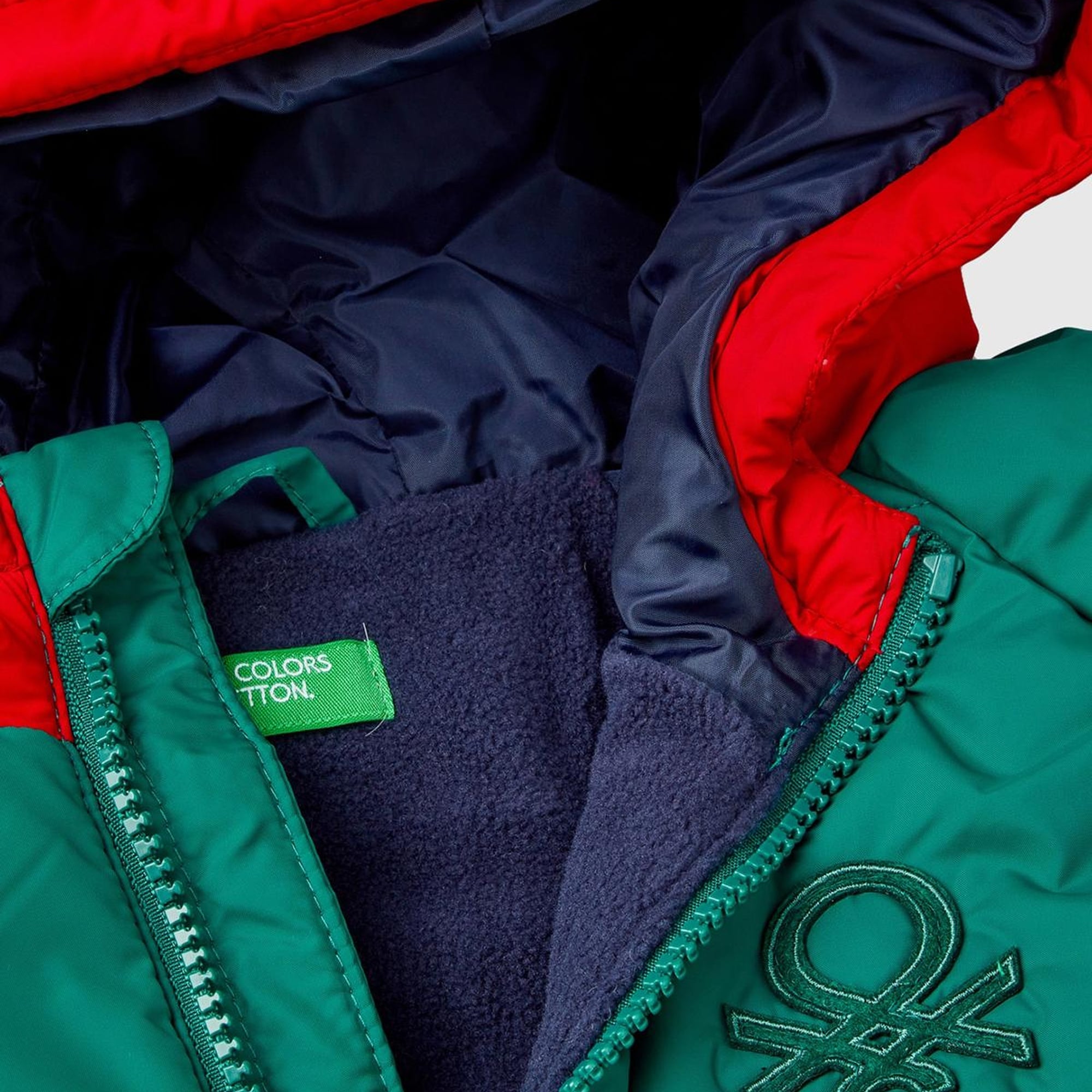 Erkek Çocuk Çam Yeşili Mix Sol Göğsü Logo Yamalı Önü Cepli Kapüşonlu Fermuarlı Mont