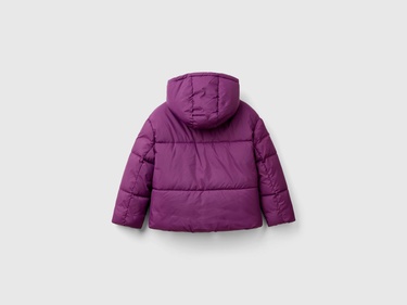  Kız Çocuk Mor Kolu Logo İşlemeli Fermuarlı ve Kapüşonlu Kısa Pufa Mont