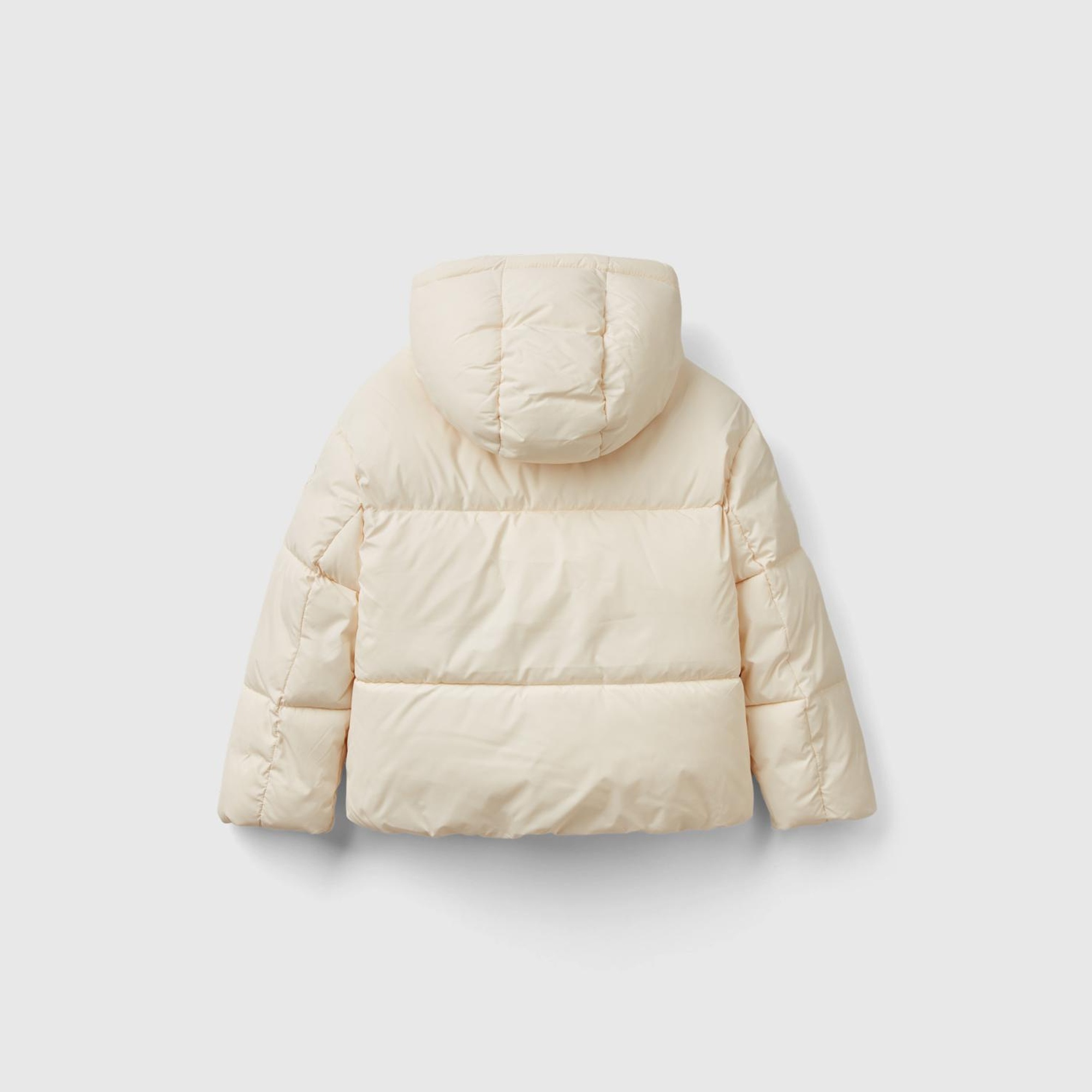 Kız Çocuk Ekru Kolu Logo İşlemeli Fermuarlı ve Kapüşonlu Kısa Pufa Mont