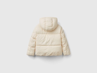 Kız Çocuk Ekru Kolu Logo İşlemeli Fermuarlı ve Kapüşonlu Kısa Pufa Mont