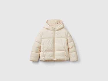  Kız Çocuk Ekru Kolu Logo İşlemeli Fermuarlı ve Kapüşonlu Kısa Pufa Mont