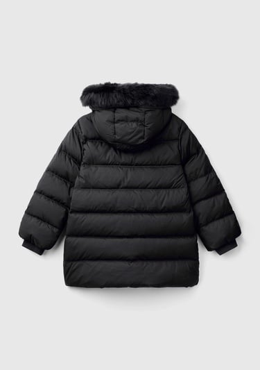  Kız Çocuk Siyah Sol Göğsü Logolu Çıkarılabilir Kapüşonlu Uzun Kuş Tüyü Ceket