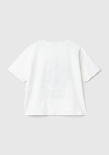  Kız Çocuk Beyaz Etek Ucu Logo Etiketli Önü Fotoğraf Baskılı T-Shirt