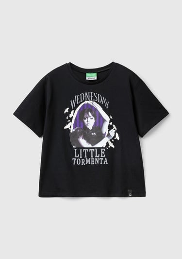  Kız Çocuk Siyah Etek Ucu Logo Etiketli Önü Fotoğraf Baskılı T-Shirt