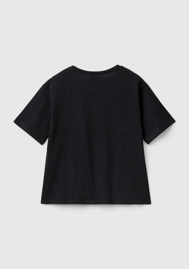  Kız Çocuk Siyah Etek Ucu Logo Etiketli Önü Fotoğraf Baskılı T-Shirt