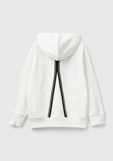  Erkek Çocuk Beyaz Önü Baskılı Arkası Şerit Detaylı Kapüşonlu Sweatshirt