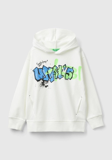  Erkek Çocuk Beyaz Önü Baskılı Arkası Şerit Detaylı Kapüşonlu Sweatshirt