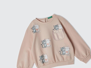  Kız Çocuk Toz Pembe Önü Baskılı Göğüs Cepli Arkası Damla Düşük Omuz Sweatshirt