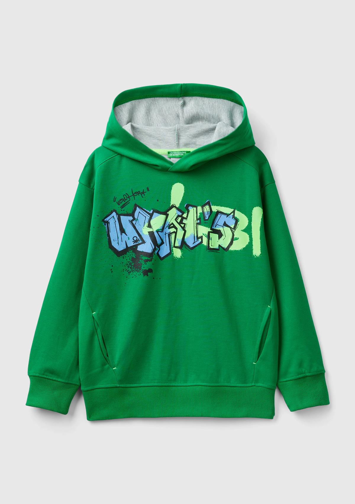  Erkek Çocuk Yeşil Önü Baskılı Arkası Şerit Detaylı Kapüşonlu Sweatshirt