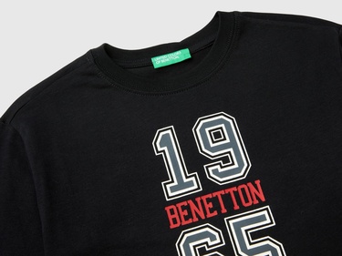  Erkek Çocuk Siyah Önü Çok Renkli Logo Baskılı Uzun Kollu T-Shirt