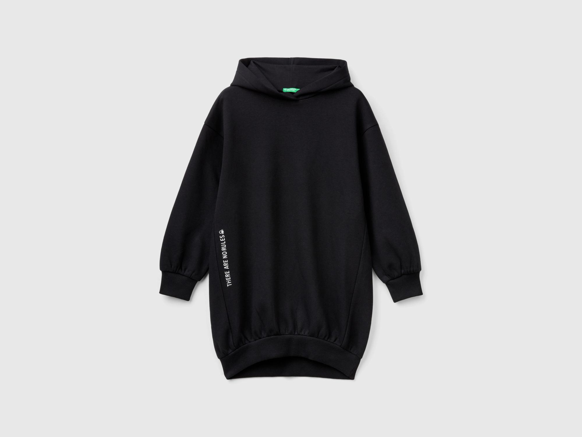  Kız Çocuk Siyah Yanı Nakış Detaylı Düşük Omuz Kapüşonlu Sweatshirt Elbise
